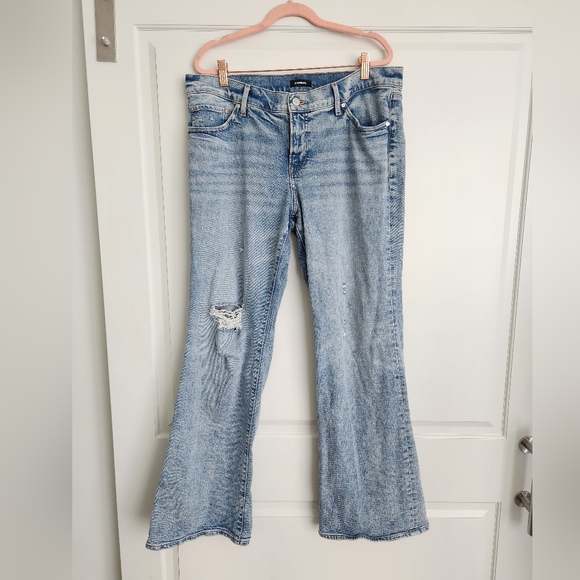 Express Low Rise Light Wash Ripped Bootcut Jeans - Picture 3 of 12